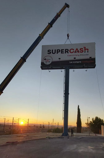 Monoposte instalado en polígono industrial Albacete