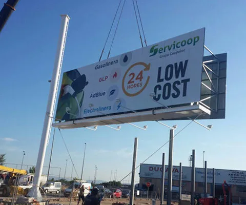 Monoposte instalado en Almería
