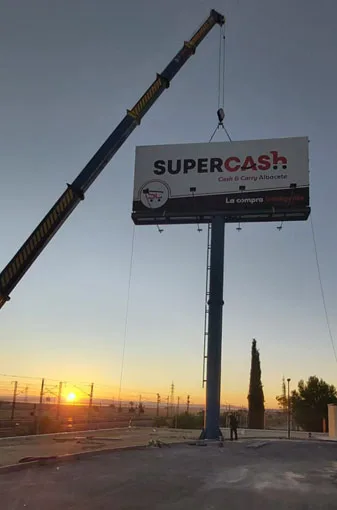 Monoposte instalado en polígono industrial Albacete